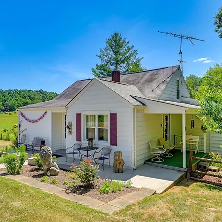Family Fancy Gap Cottage With Deck - Pets Welcome!